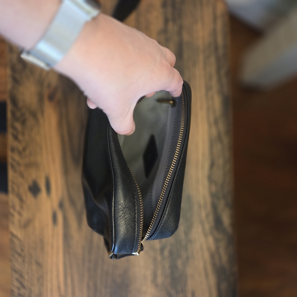 Fossil Black Leather Camera Bag - Picture 3 of 3